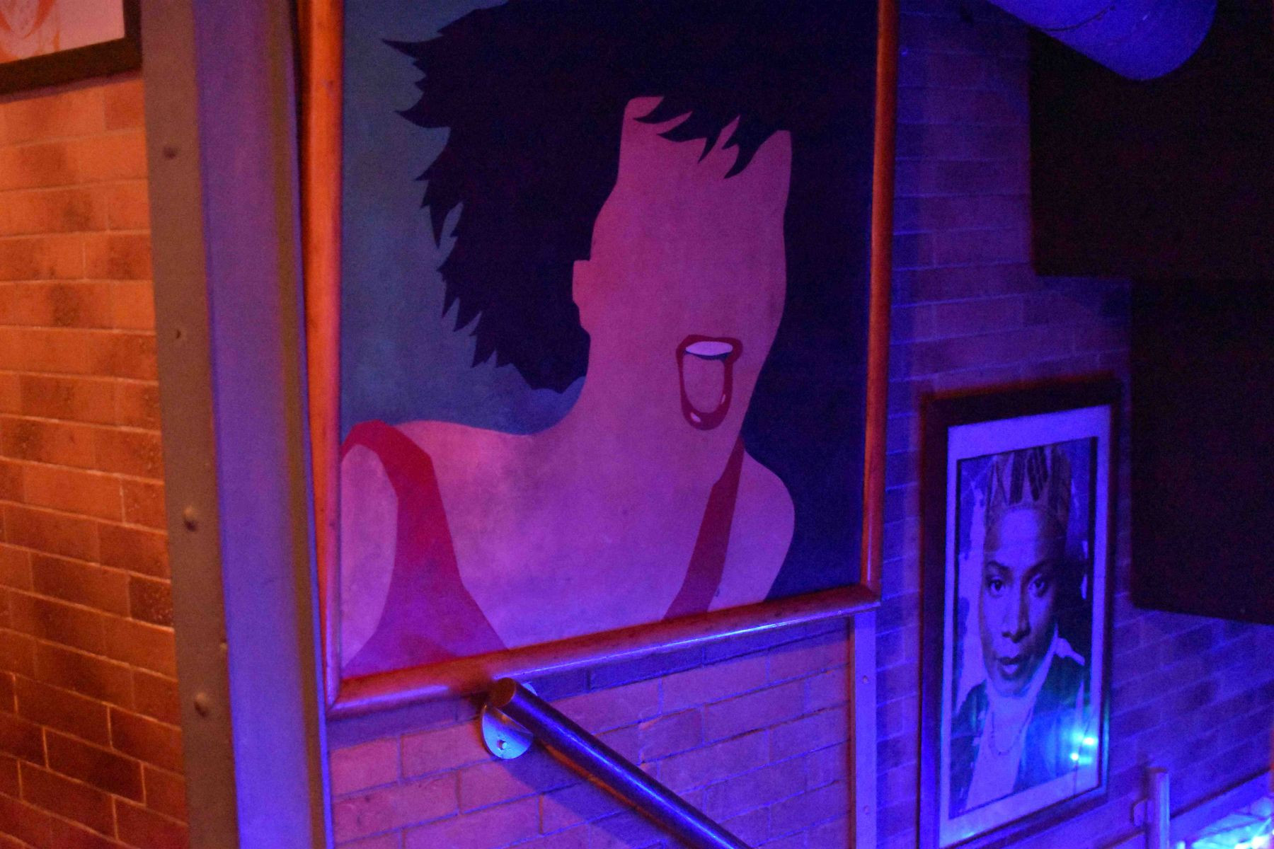 le-club-affiches-escalier