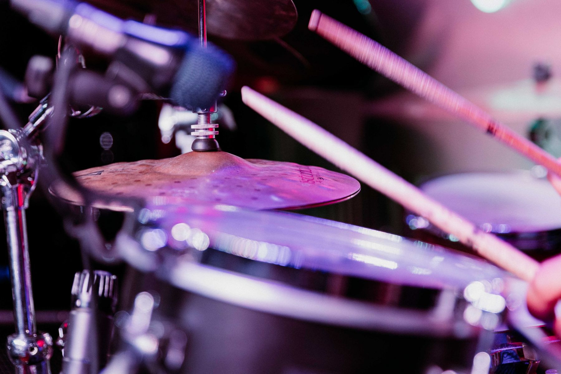 le-club-batterie-gros-plan